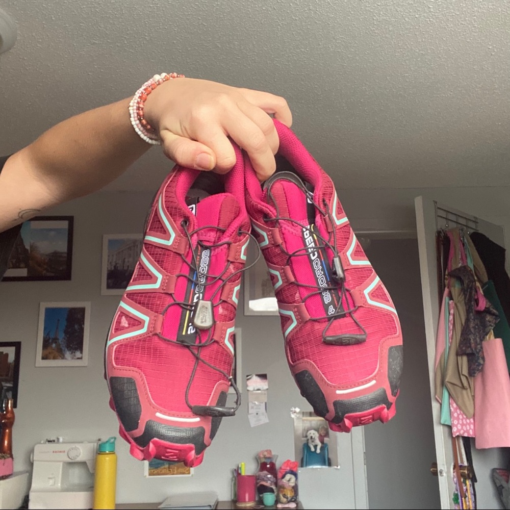 SALOMON TRAIL RUNNING SHOES